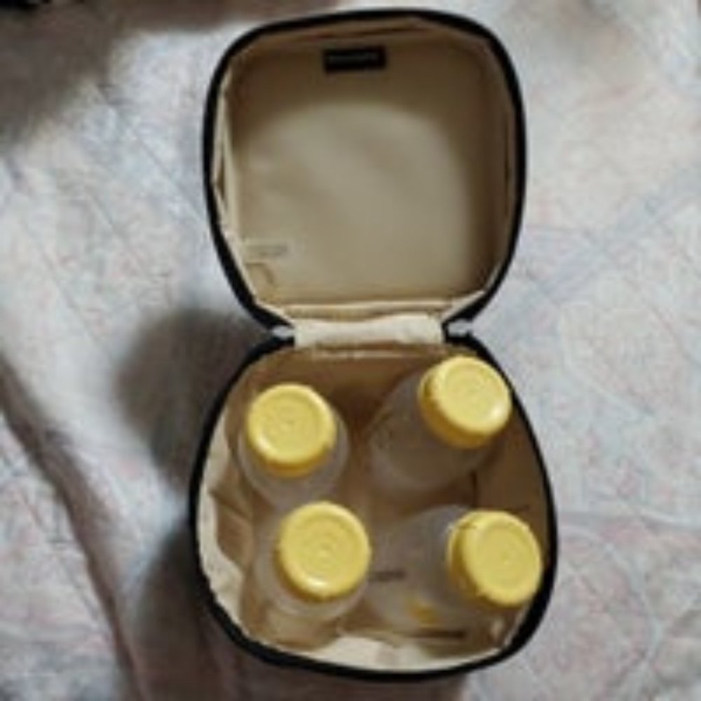 Medela Cooler and Bottles
